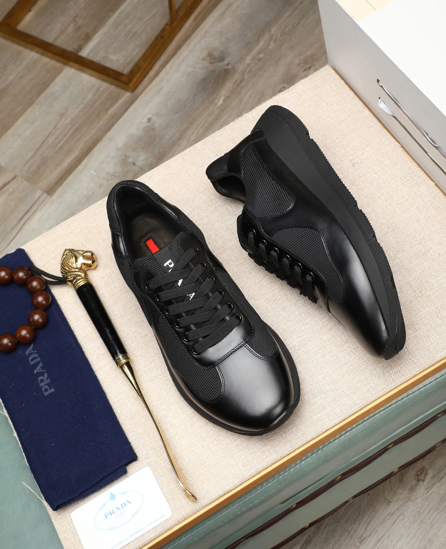 Men's shoes 💰600 Top quality New hot models on the official website, timeless for a century, 🆘 Trendy brand (Prada) mainly promotes hot models, avant-garde and versatile fashion men's shoes private version molding, cowhide surface splicing 1:1 oil edge treatment... fashionable and simple, original imported cowhide lining cowhide feet; the atmosphere and personality are more fashionable, eye-catching and pursuing class, it will subvert the old idea and be a must-have for fashion trendsetters with you! Must keep it for yourself! High-end comfort, high-end quality workmanship. Size: 38-44 Various colors available. full package